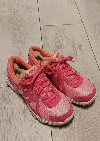 Nike Revolution 2