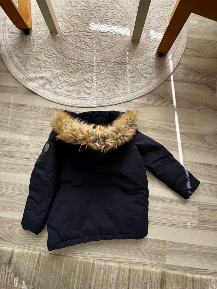 Erkek Çocuk Kürklü Kapüşonlu Koyu Gri Mont - Görsel 5