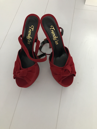 kırmızı ayakkabı 