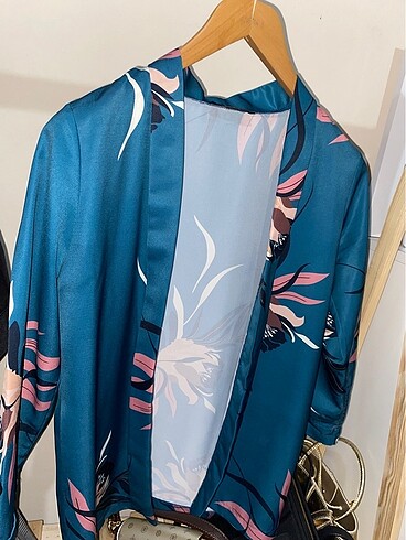 Saten kimono