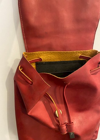 Kilitli Kırmızı Deri Kadın Sırt Çantası - Görsel 3
