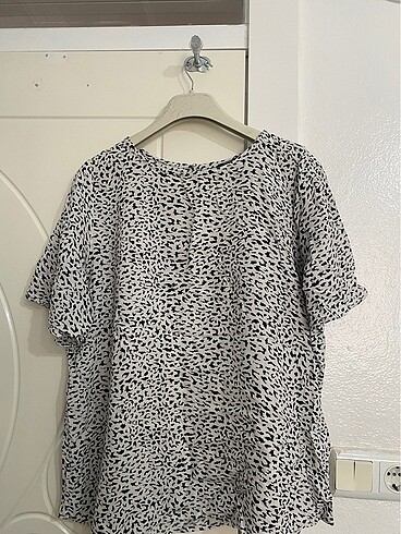 Defacto siyah leopar desenli T-shirt