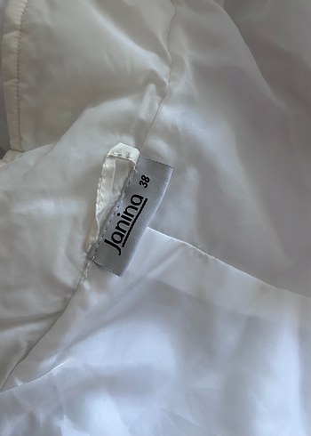 Beyaz Düğmeli Kadın Kışlık Mont - Görsel 3