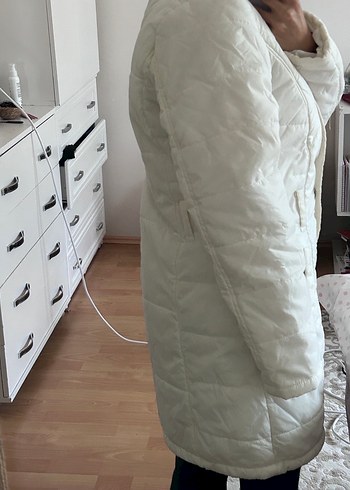 Beyaz Düğmeli Kadın Kışlık Mont - Görsel 2