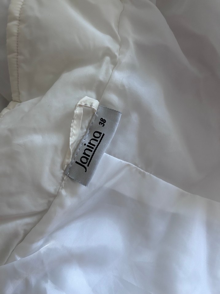 Beyaz Düğmeli Kadın Kışlık Mont - Görsel 3