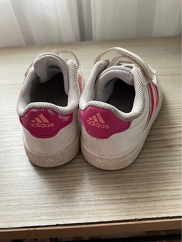 24 Beden beyaz Renk Adidas ayakkabı