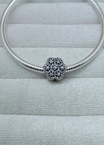 Işıltılı cicek charm 