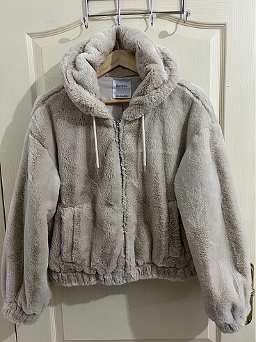 Bershka Kapüşonlu Suni Kürk Ceket