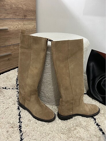 Zara İnek Derisi Düz Süet Bot