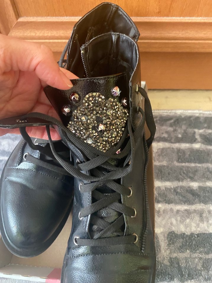 Siyah kadın bot - Görsel 5