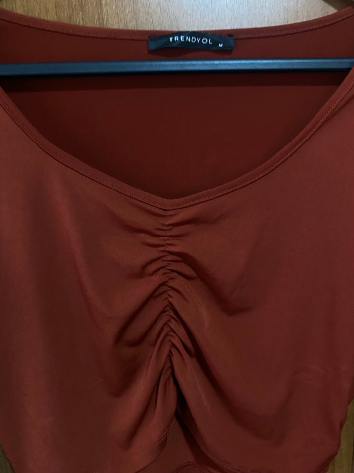 Kiremit rengi V Yaka Drapeli crop Bluz - Görsel 3