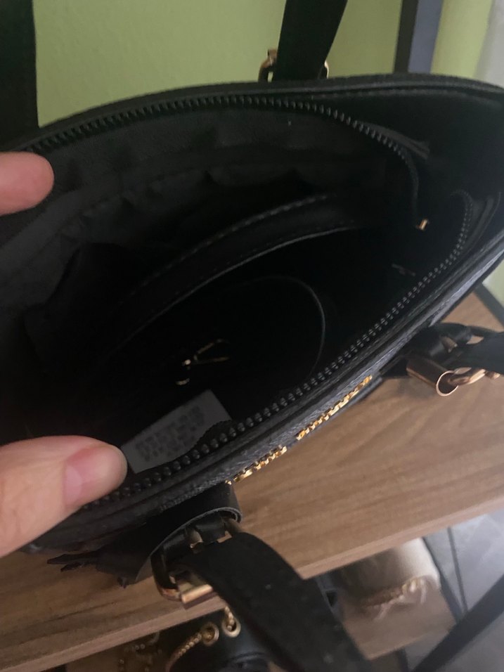 Siyah Çanta - Görsel 2