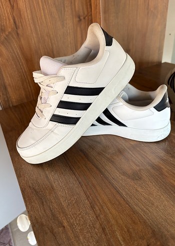 39 Beden Adidas Kadın Beyaz Siyah Spor Ayakkabı