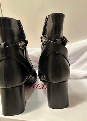 38 Beden Red Valentino, Stud detaylı Siyah Deri Topuklu Kadın Bot
