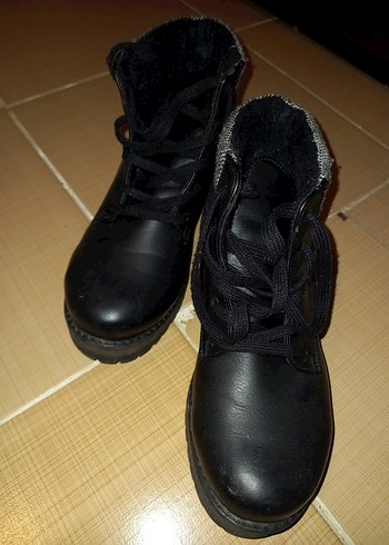 Siyah Bot - Görsel 3