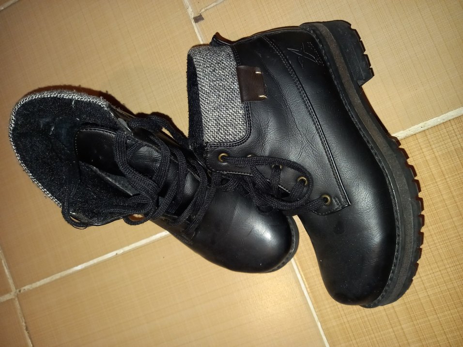 Siyah Bot - Görsel 4