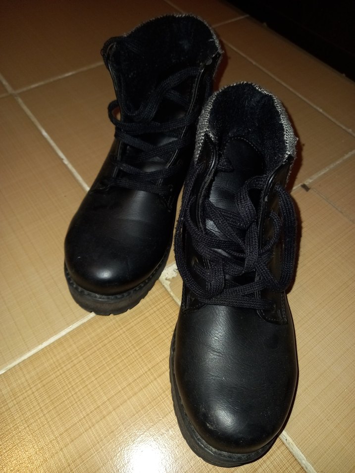 Siyah Bot - Görsel 3