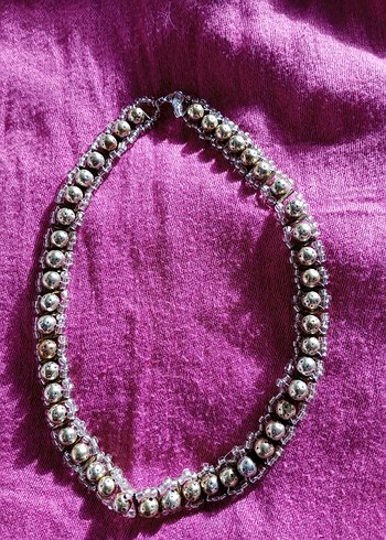 Uzun Mor İşlemeli Boncuklu Kadın Kolye - Görsel 3