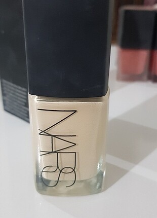 Nars sheer glow siberia 