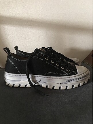 siyah platform converse
