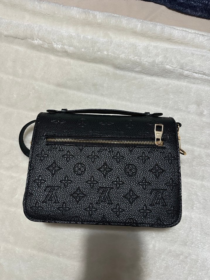 Siyah LV Deri Çapraz Çanta - Görsel 3