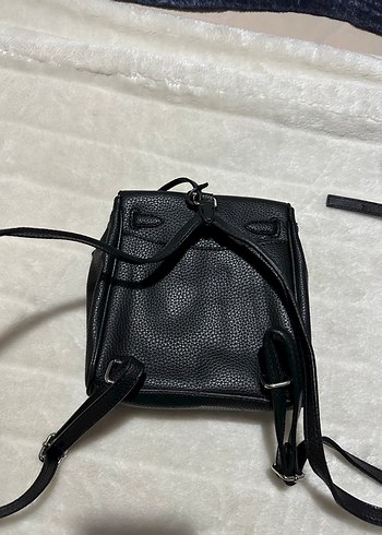 Siyah Deri Kadın Sırt Çanta Kilitli - Görsel 4