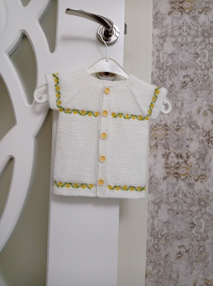 Nakışlı Beyaz Kız ve Erkek Çocuk Örgü Yelek - Görsel 4