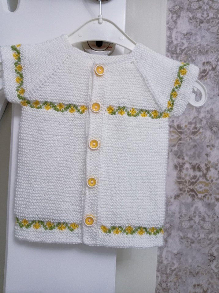 Nakışlı Beyaz Kız ve Erkek Çocuk Örgü Yelek - Görsel 2