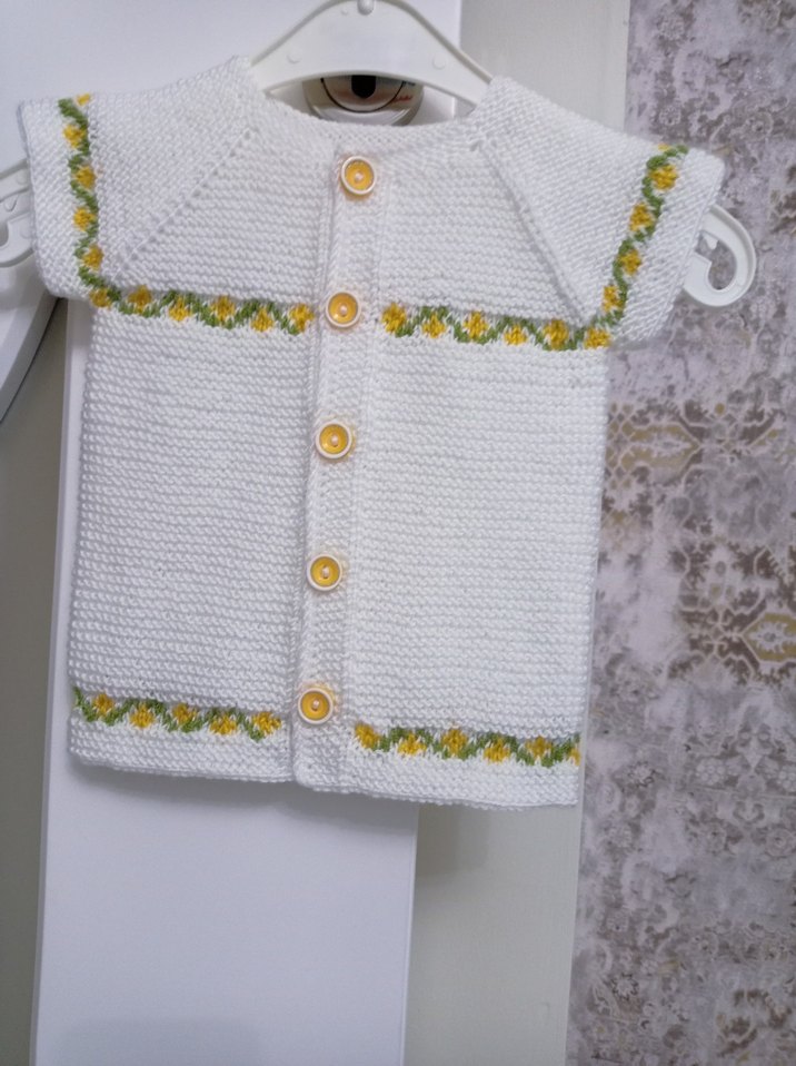Nakışlı Beyaz Kız ve Erkek Çocuk Örgü Yelek - Görsel 3
