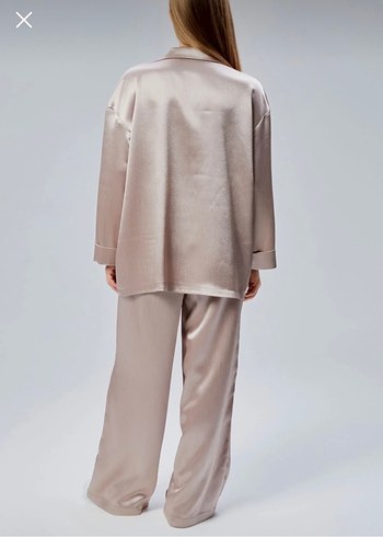 Oversize saten ceketli takım - Görsel 4