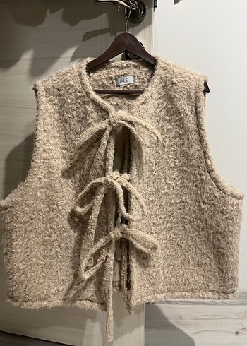 Önü Bağcıklı Bej Örgü Kadın Yelek - Görsel 2