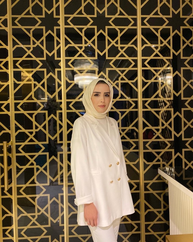 Düğmeli Beyaz Kadın Midi Blazer - Görsel 3