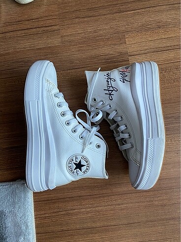 37 Beden beyaz Renk Converse Ayakkabı