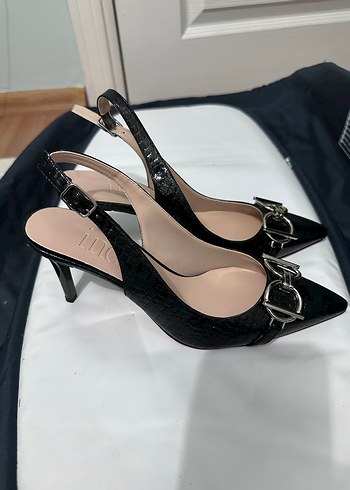 Kadın Siyah Stiletto Kemerli Topuklu Ayakkabı - Görsel 3