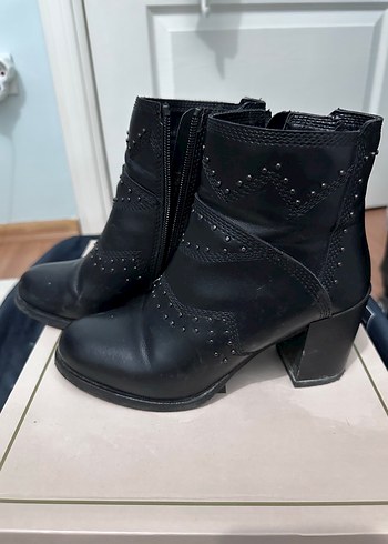 Siyah Deri Gotik Topuklu Kadın Bot - Görsel 4