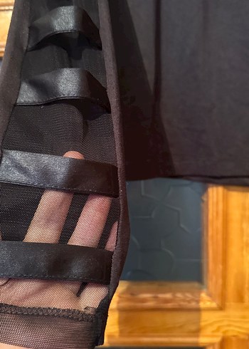 Siyah Deri Kemerli Uzun Kollu Bluz - Görsel 2