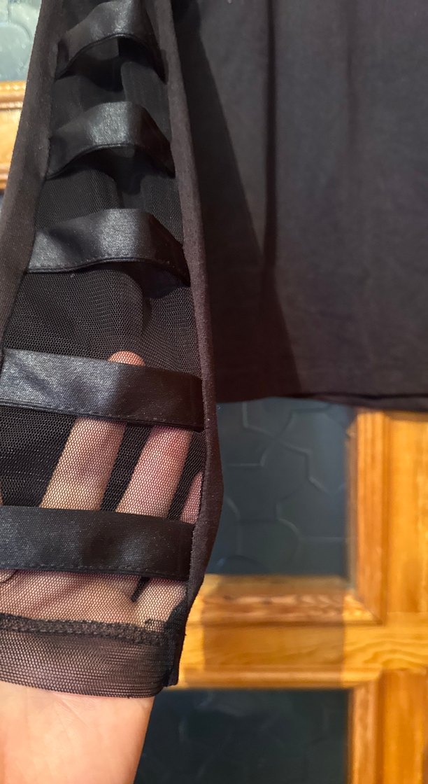 Siyah Deri Kemerli Uzun Kollu Bluz - Görsel 2