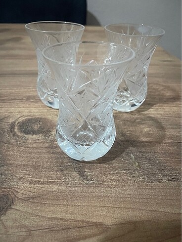 Diğer 3 adet kristal cay bardağı