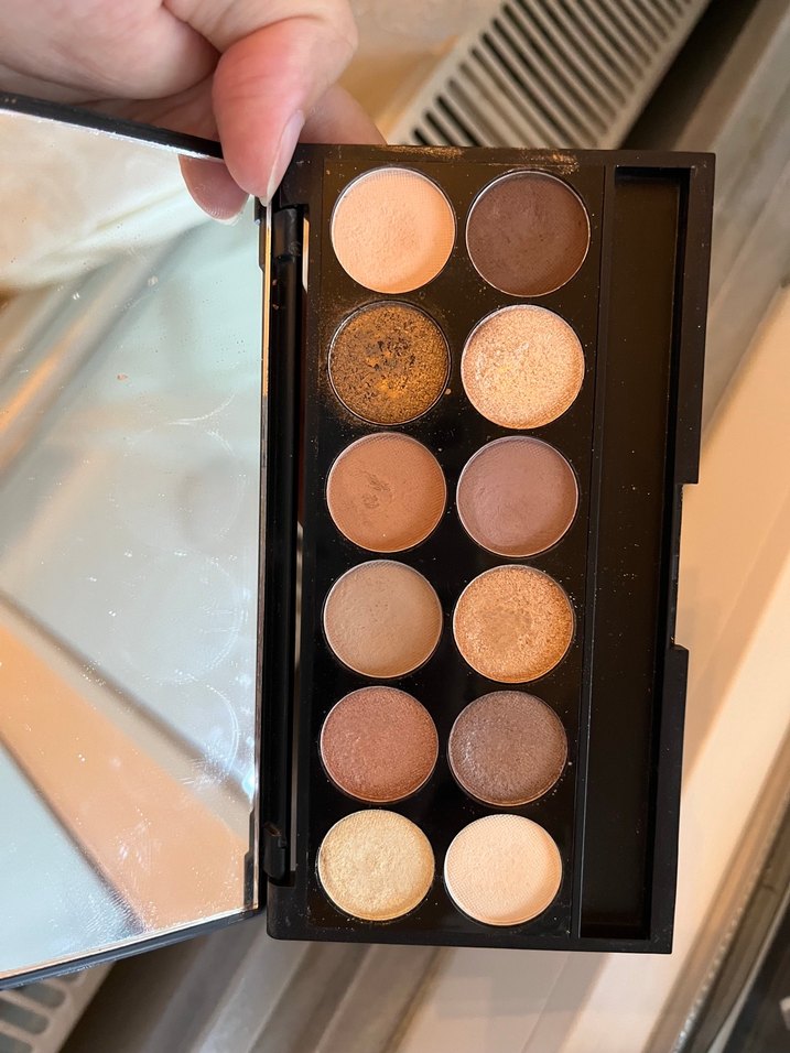 Sleek Siyah Parlak Far Paleti - Görsel 2