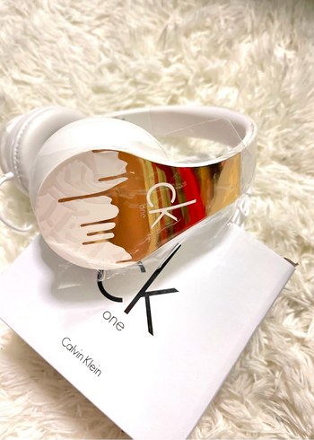 Calvin Klein Beyaz Kablolu Kulaklık