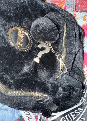 Siyah Kürklü Guess Kadın Sırt Çantası - Görsel 4