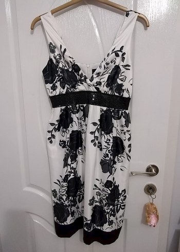 Vero Moda Siyah Beyaz Askılı Elbise