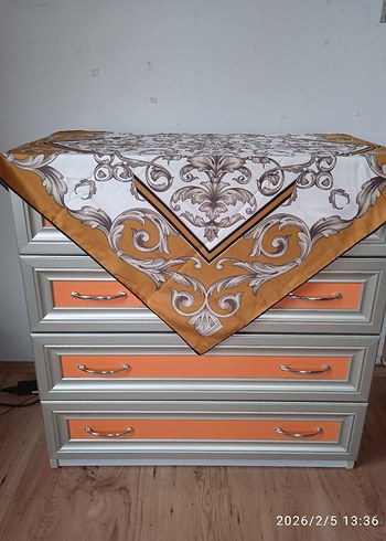 Çeşitli Renklerde Eşarp ve Başörtüler - Görsel 10