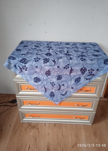 Çeşitli Renklerde Eşarp ve Başörtüler - Görsel 4