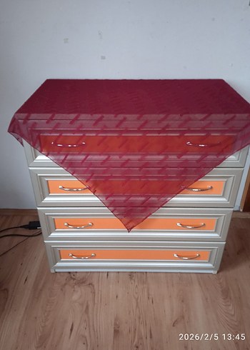 Çeşitli Renklerde Eşarp ve Başörtüler - Görsel 2