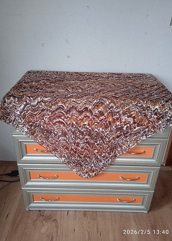 Çeşitli Renklerde Eşarp ve Başörtüler - Görsel 8