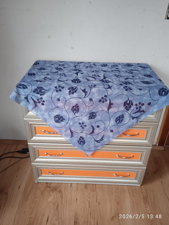 Çeşitli Renklerde Eşarp ve Başörtüler - Görsel 4