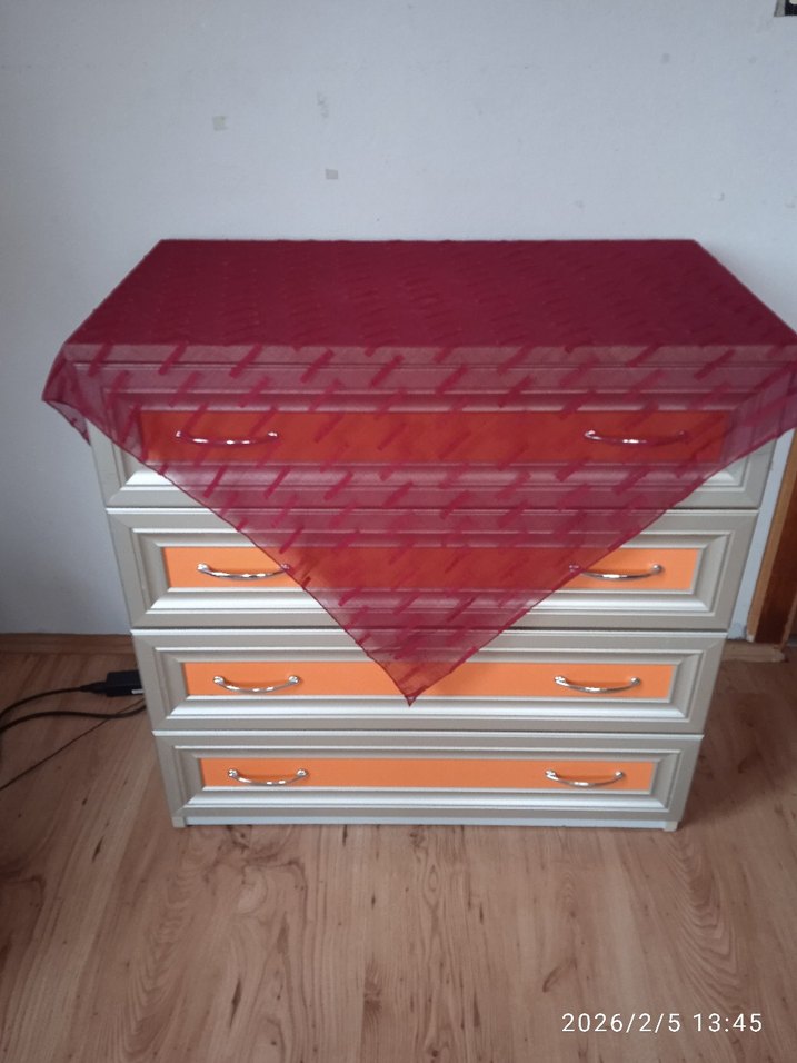 Çeşitli Renklerde Eşarp ve Başörtüler - Görsel 2