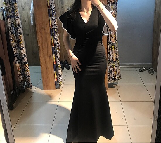 Siyah kısa kollu abiye elbise