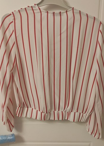 Beyaz Kırmızı Çizgili V Yaka Kadın Gömlek - Görsel 3